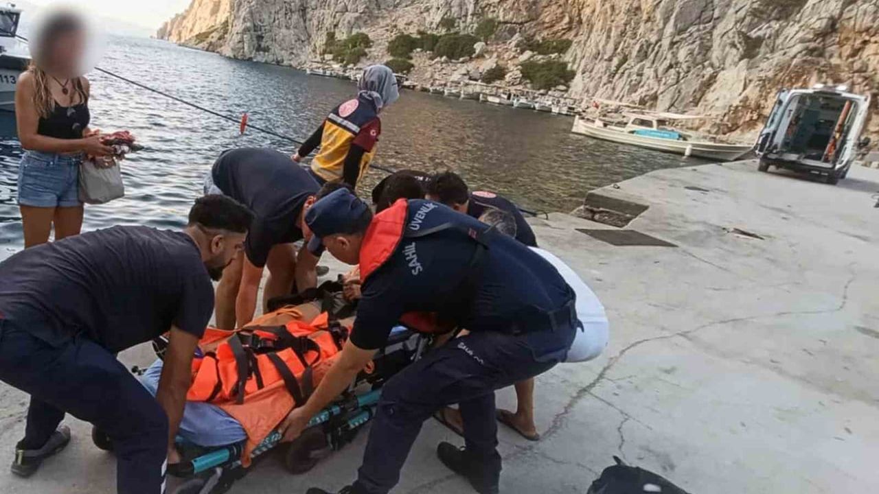 Sahil Güvenlik Marmaris açıklarında yaralanan yolcuyu denizden tahliye etti