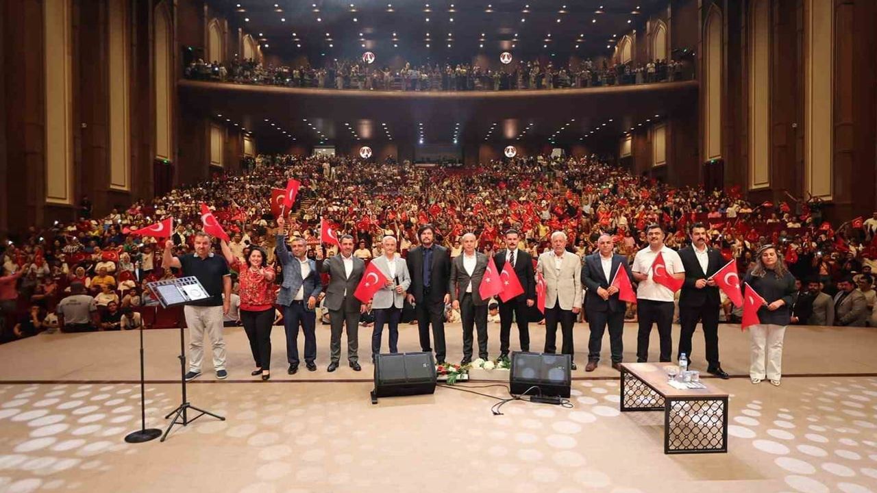 Şahinbey'de Ahmet Şafak'la coşku ve duygu dolu gece