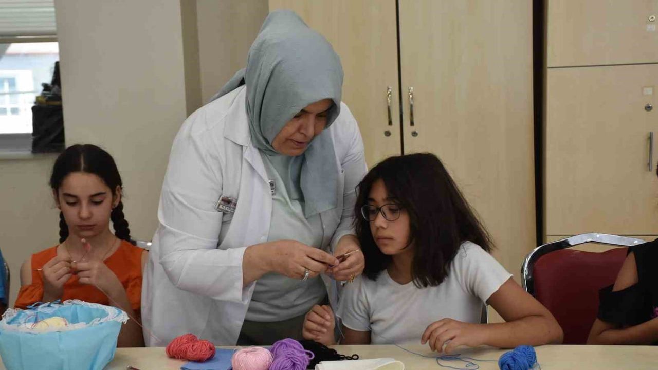 Şahinbey’de ekranlardan atölyelere: çocuklar sanatı keşfediyor