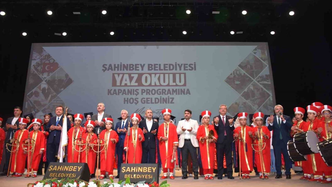 Şahinbey’de yaz okulu mezuniyetinde kuşakları birleştiren sevinç
