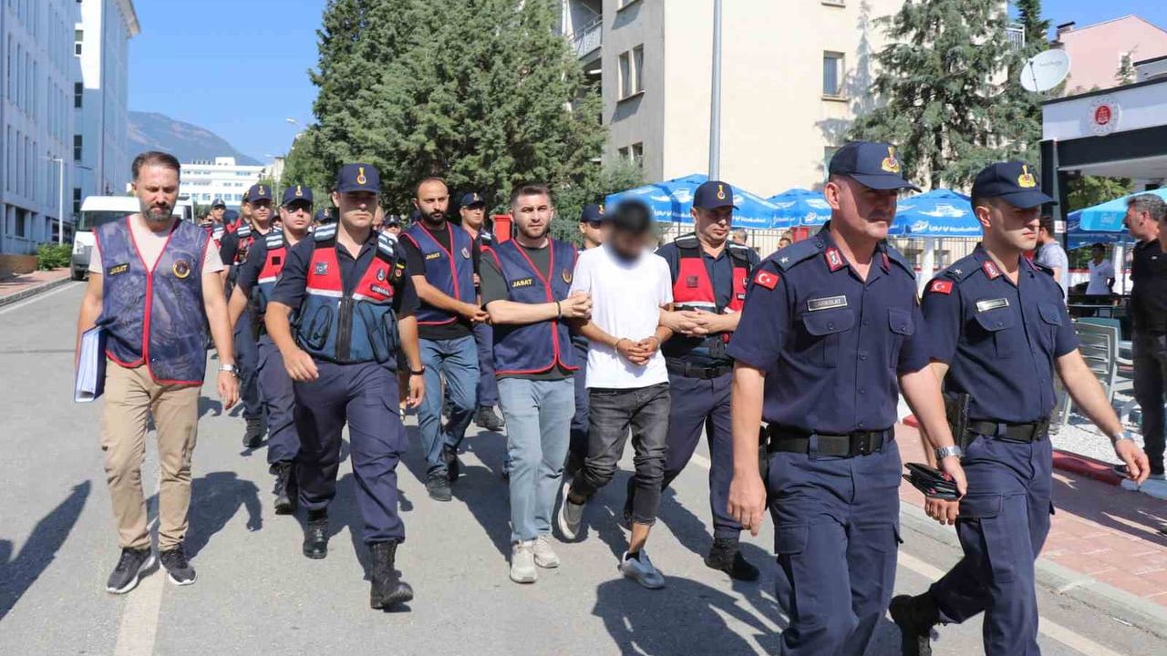 Sahte kamu görevlileri tuzağı: sosyal medyadan kurye temin eden şebeke 4,5 milyon lirayı dolandırdı