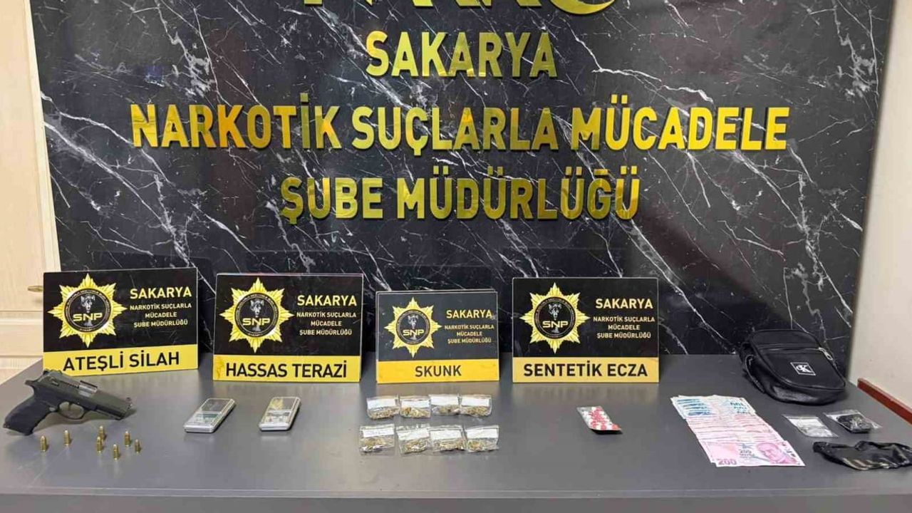 Sakarya'da üç ilçeyi kapsayan uyuşturucu operasyonunda iki şüpheli tutuklandı