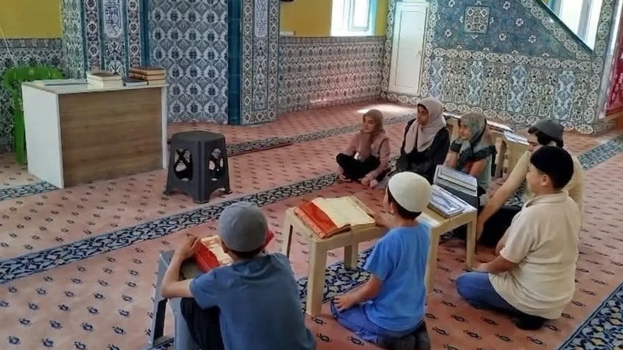 Saklar köyünde yaz Kur’an kursu şöleni: öğrenciler dönemlerini dualarla tamamladı
