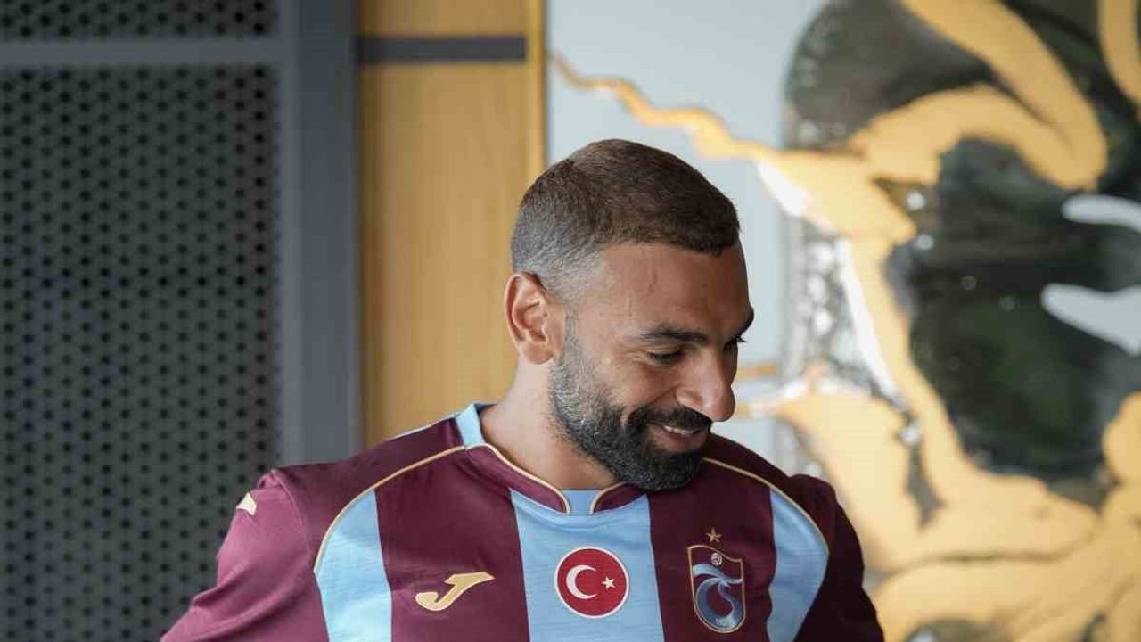 Salah imzayı atar atmaz Trabzonspor reklam filminde