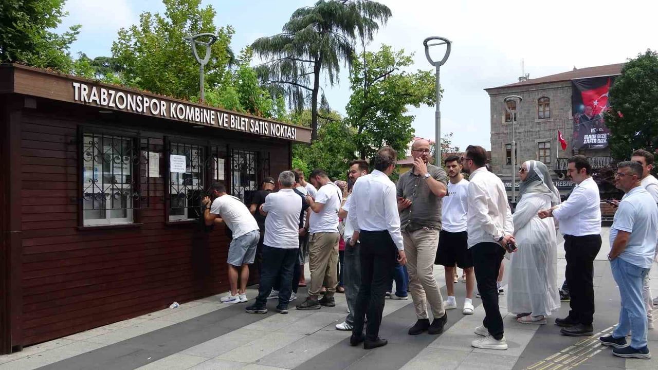 Salah rüzgârı Trabzon sokaklarına indi
