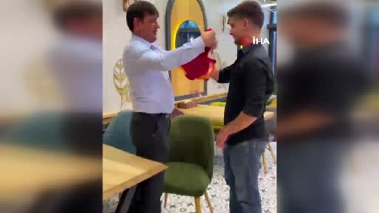 Salah yazılı forma jesti gerilimi sonlandırdı