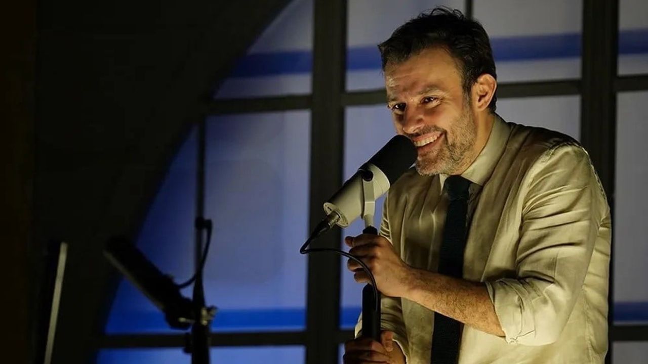 Salih Bademci sahnede: seslerin hafıza ve kişisel tarihle kesiştiği tek kişilik performans