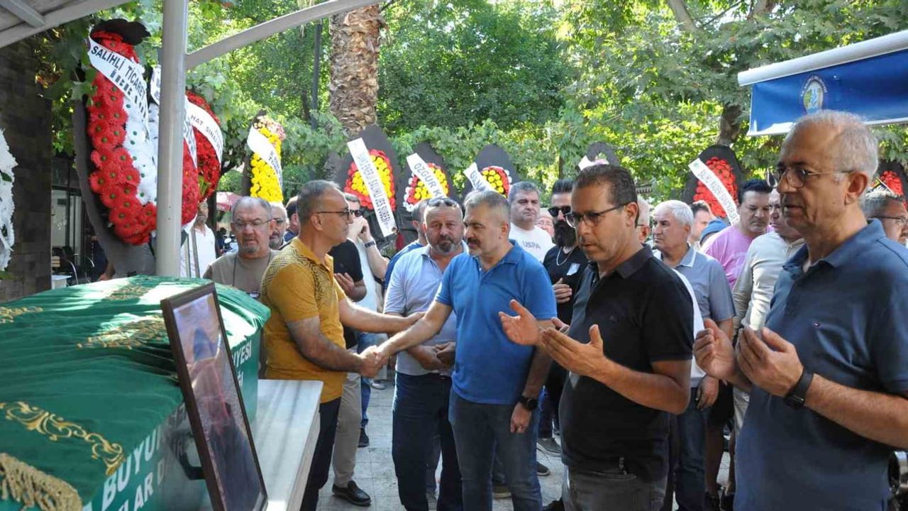 Salihli'nin yangınla sarsılan günü: tesis sahibi gözyaşlarıyla uğurlandı