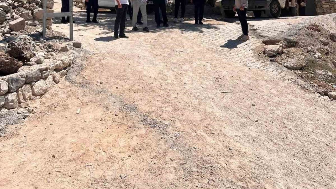 Saltepe'de tamamlanan parke yolunu inceleyen kaymakam Adem Karataş