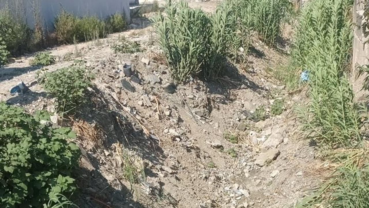 Samandağ'da Çiğdede Mahallesi'nde otomobil devrildi: iki kişi yaralandı