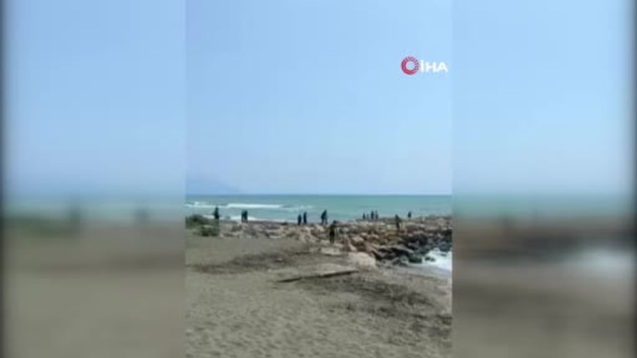 Samandağ'da uyarıya rağmen denize giren 14 yaşındaki çocuk kayboldu