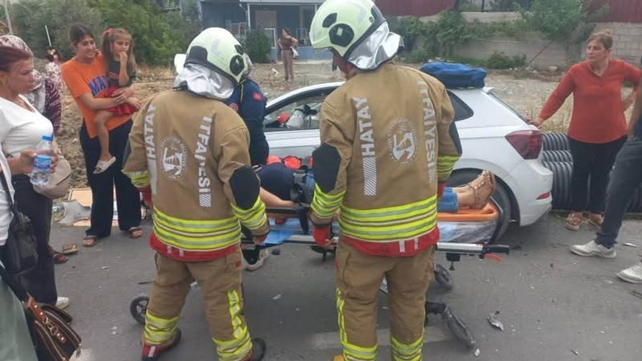 Samandağ Kuşalanı'nda iki otomobilin çarpışması: 1 yaralı