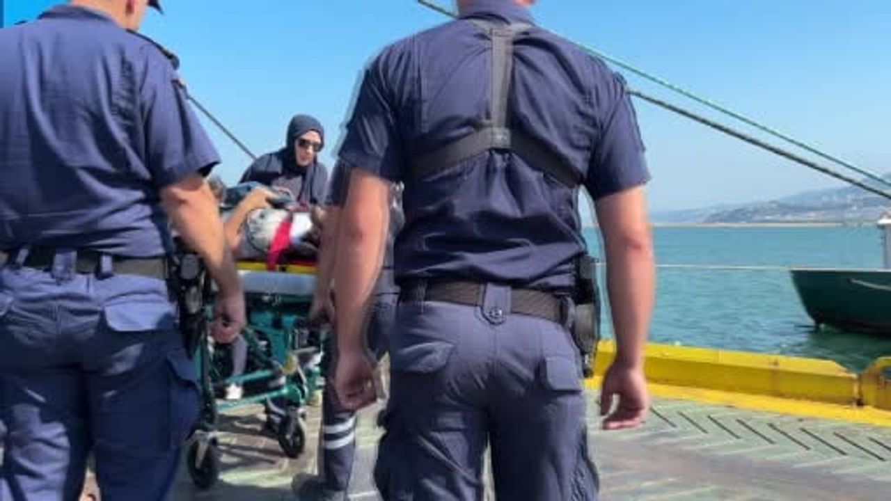 Samsun'a demirleyen Ural gemisinin yaralı mürettebatı hastanelere sevk edildi