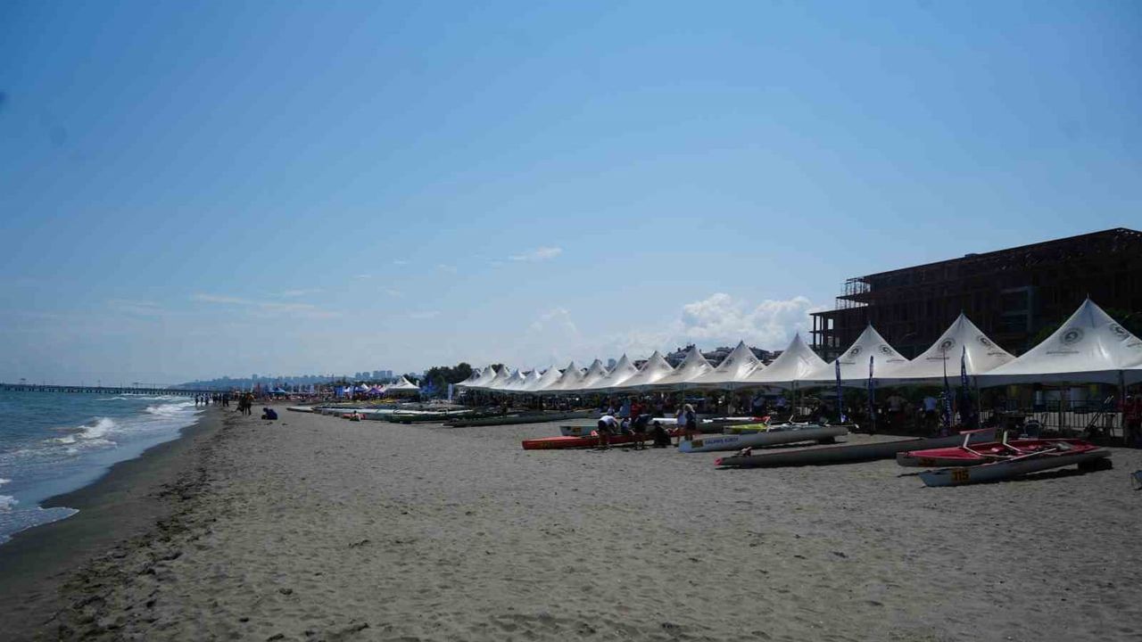 Samsun’da deniz küreği şampiyonası uzun mesafe elemleriyle başladı