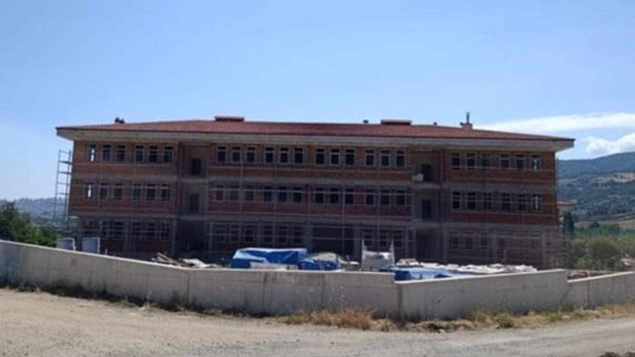 Samsun'da eğitime büyük yatırım: 16 okul binasının yapımı sürüyor