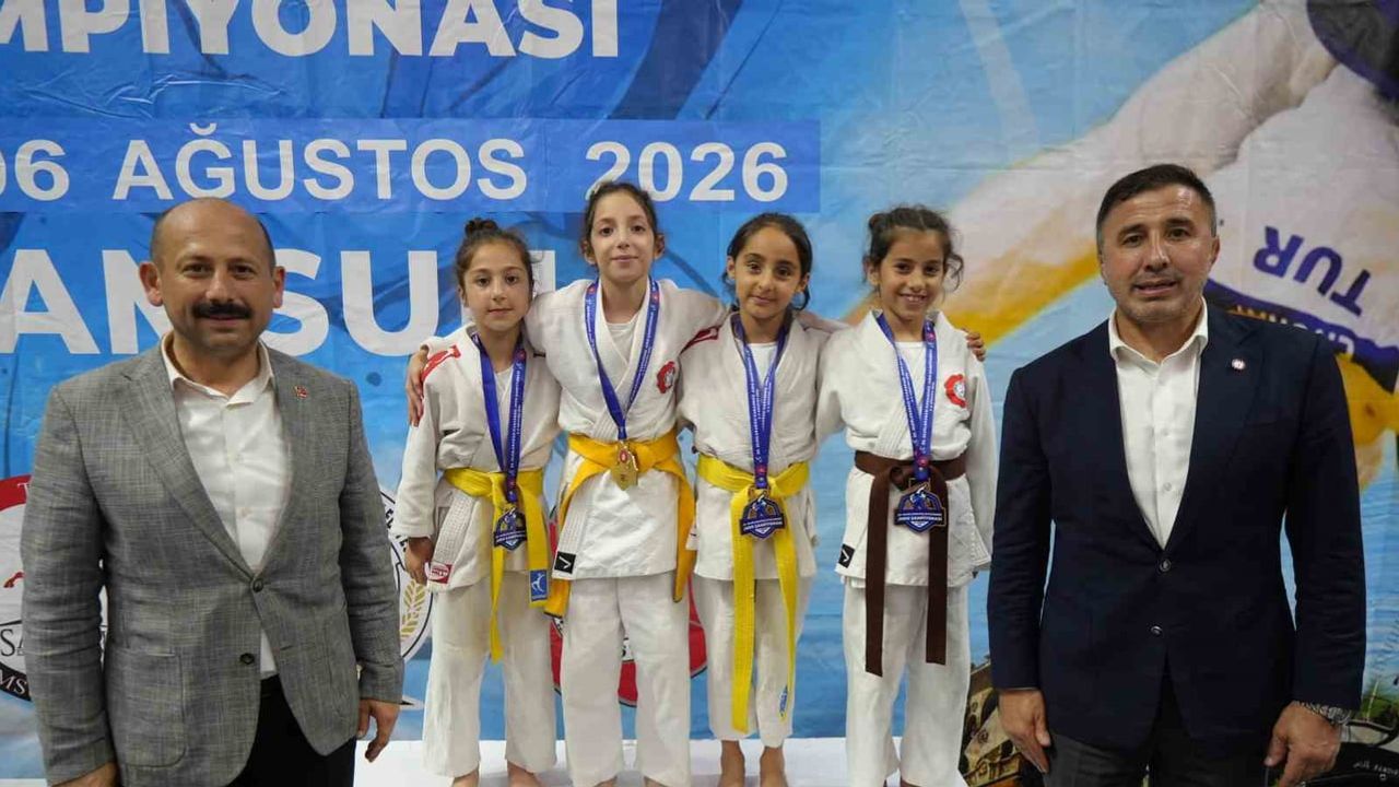 Samsun'da judo rüzgârı: 22. uluslararası Karadeniz şampiyonası 550 sporcuyla başladı