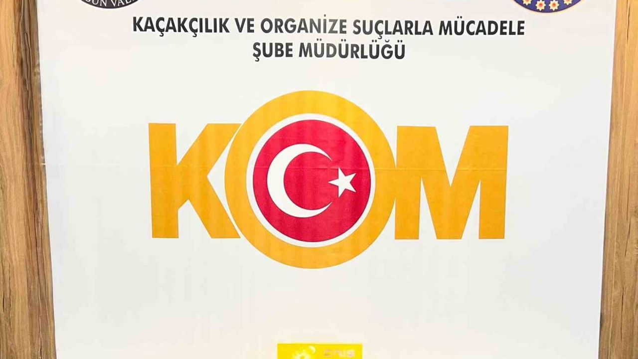 Samsun'da kaçak tütüne darbe: 180 ısıtmalı çubuk, 90 paket sigara ve 4 e-sigara ele geçirildi