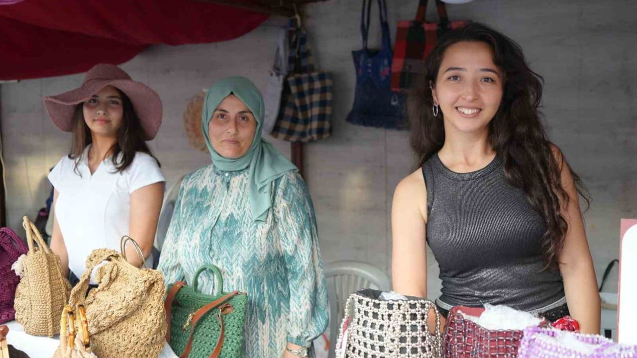 Samsun'da kadın emeği festivalinde el işi ürünleri rağbet görüyor