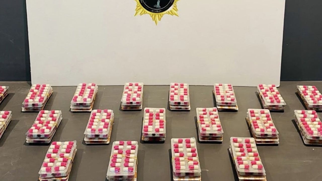 Samsun'da narkotik denetiminde çok sayıda sentetik ilaç ve silah ele geçirildi