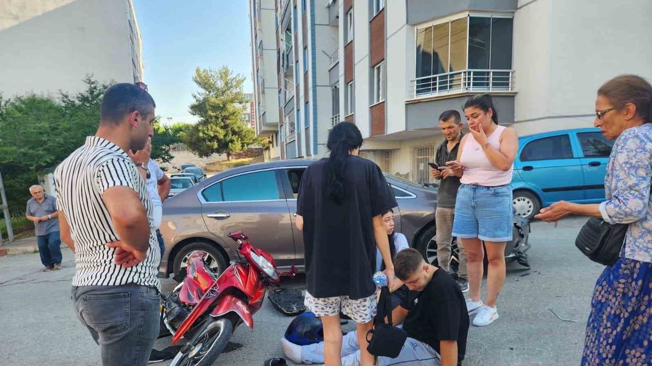 Samsun'da pazar yolunda kafa kafaya çarpışma: motosiklet sürücüsü hastaneye kaldırıldı
