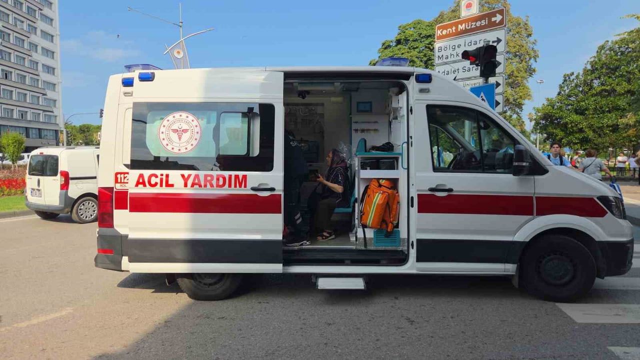 Samsun'da PTS kamerası direği ile kamyon arasında sıkışan otomobilin sürücüsü yaralandı