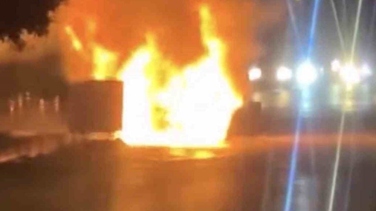 Samsun'da seyir halindeki otomobil alevlere teslim oldu