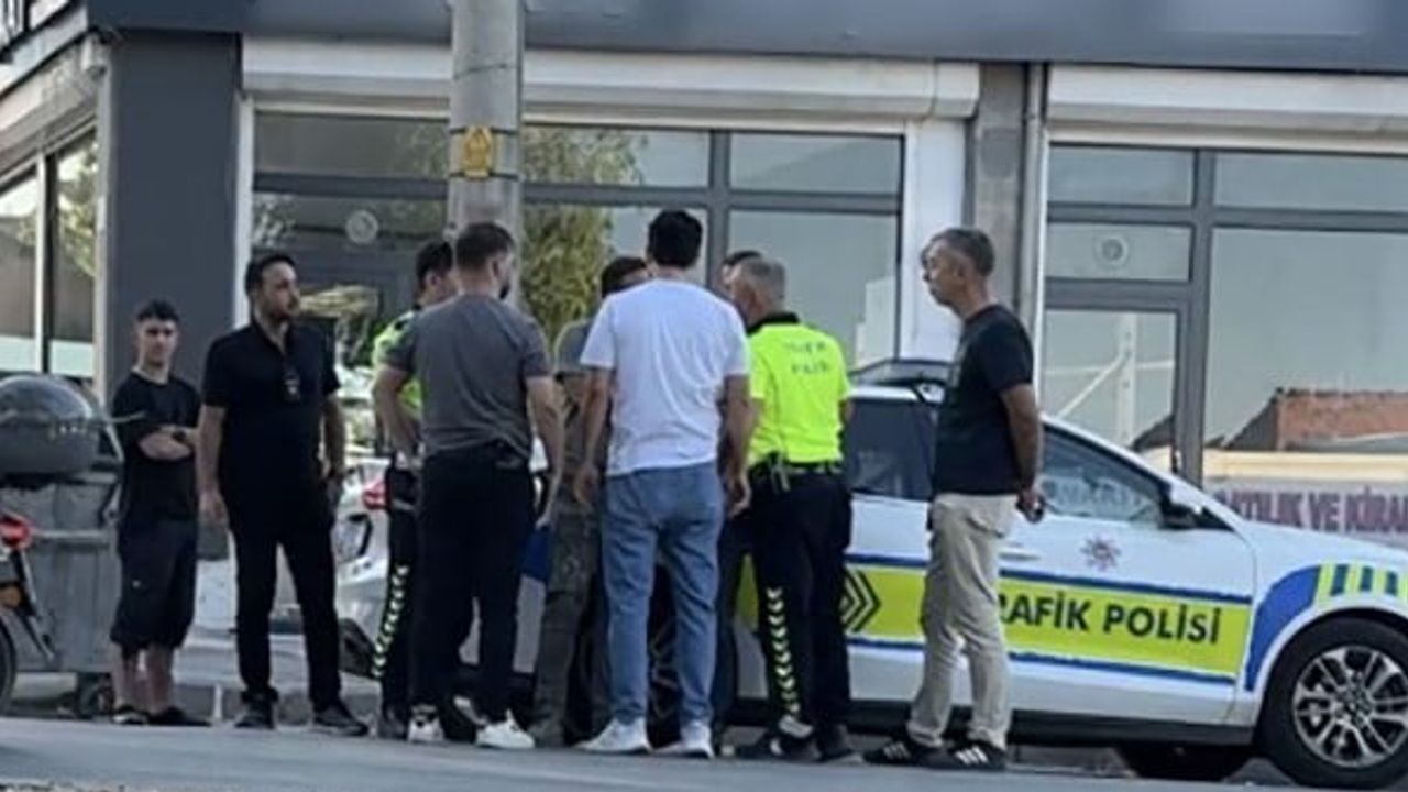 Sanayi dükkanı önünde ehliyetsiz sürücüye 390 bin lira ceza, polis ekiplerine tepki