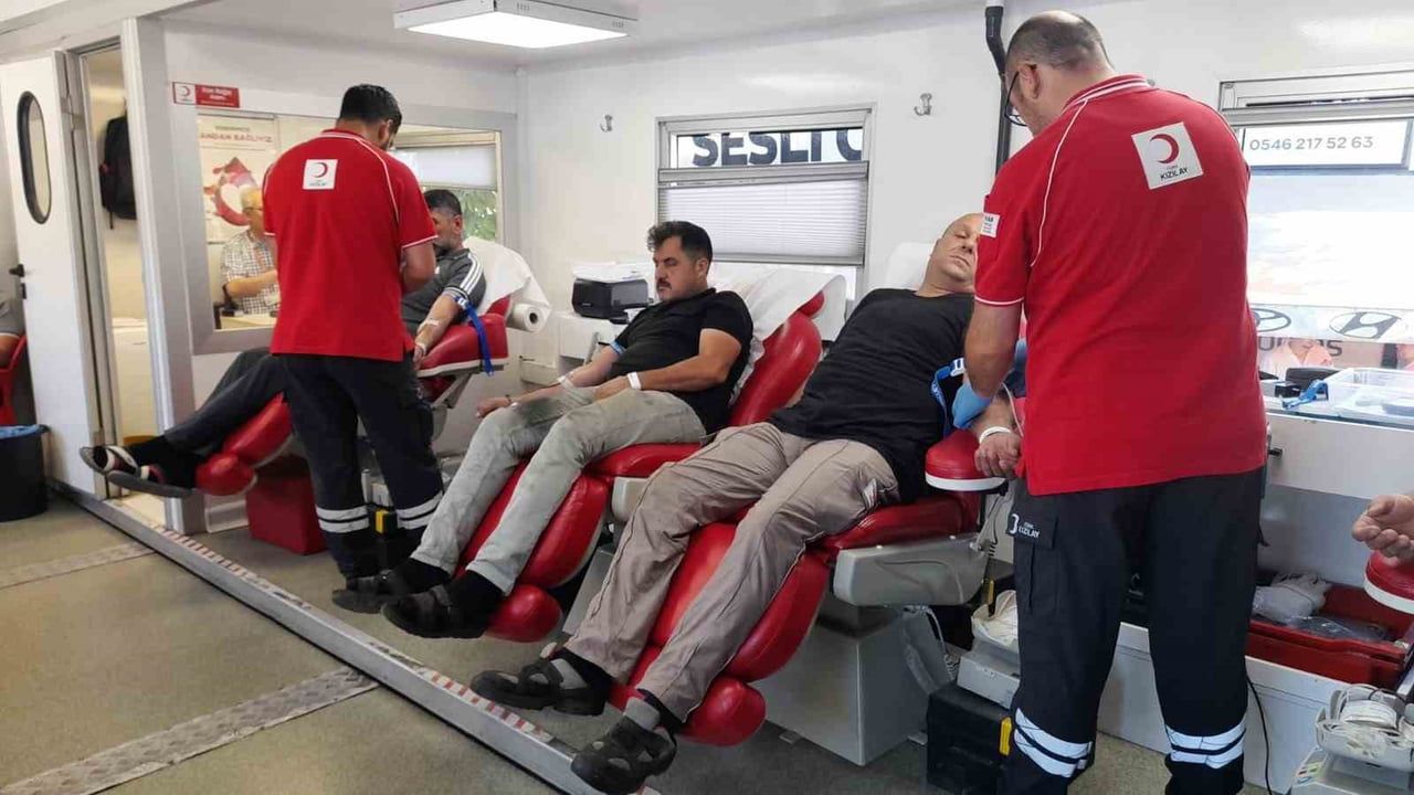 Sanayi sitesinde dayanışma: esnaftan kan bağışına güçlü destek