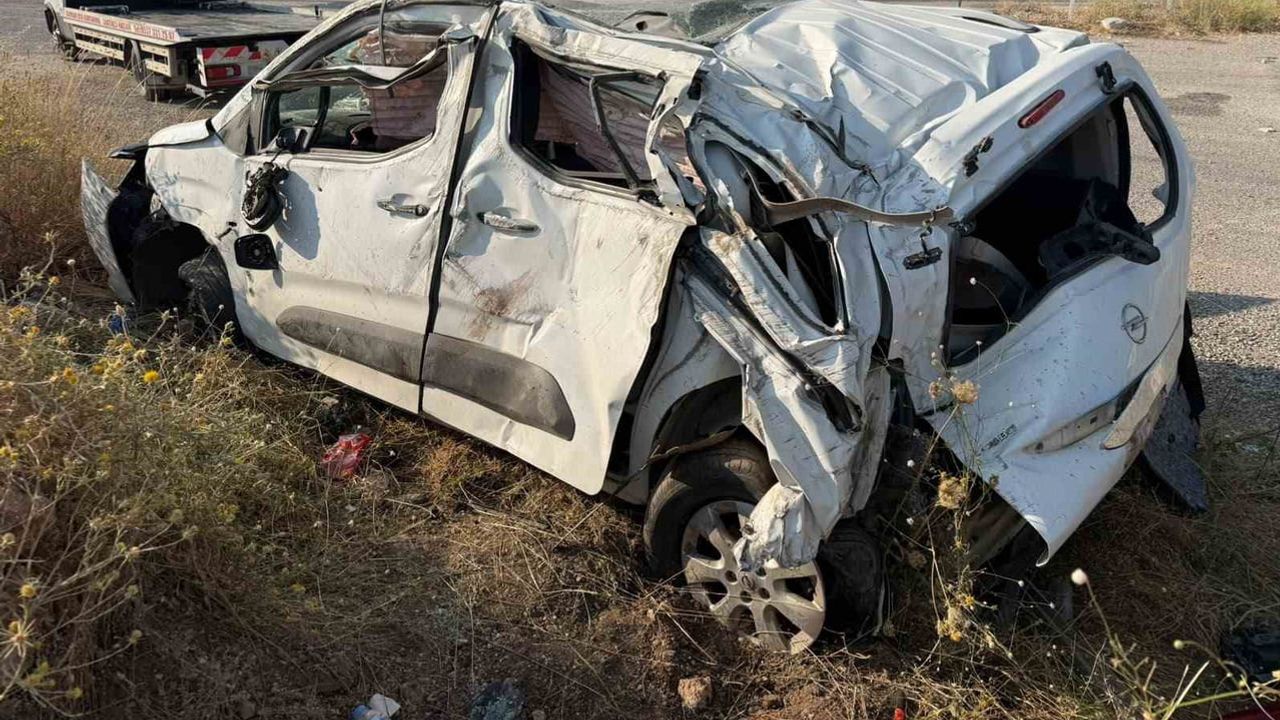 Sandıklı'da kontrolden çıkan araç takla attı: 20 yaşındaki yolcu hayatını kaybetti