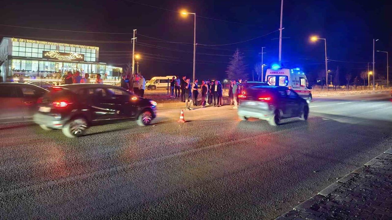 Sandıklı otogar kavşağında çarpışma sonrası bir yaya yaşamını yitirdi