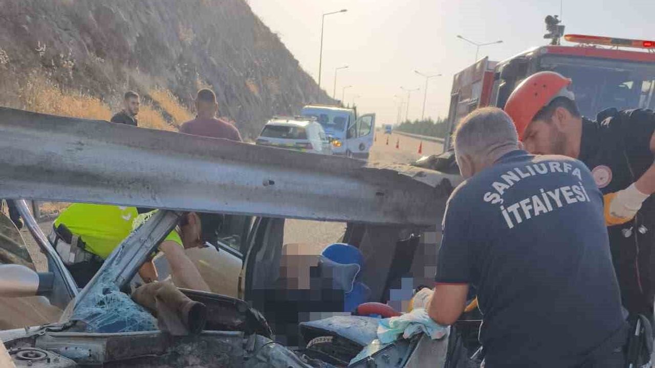 Şanlıurfa-Suruç kara yolunda takla atan araçta bir kişi yaşamını yitirdi, bir kişi ağır yaralandı