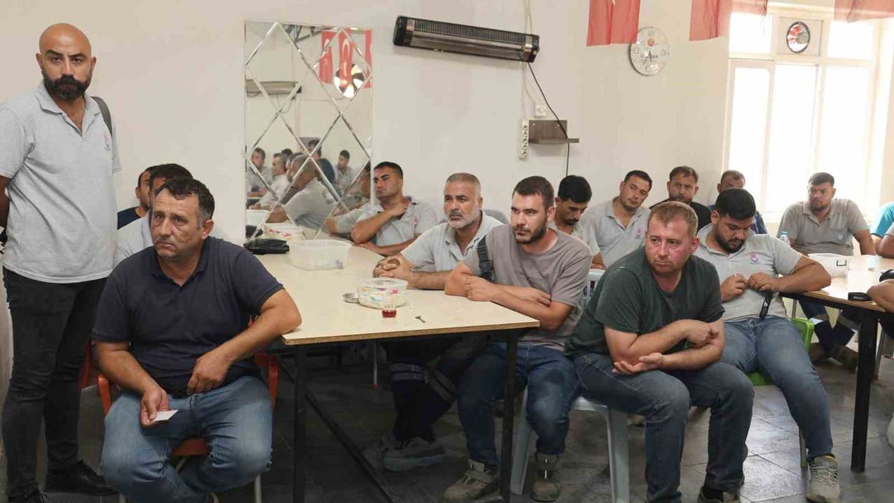 Şantiyede sahaya inen başkan: 67 mahalle için hizmet mesaisi