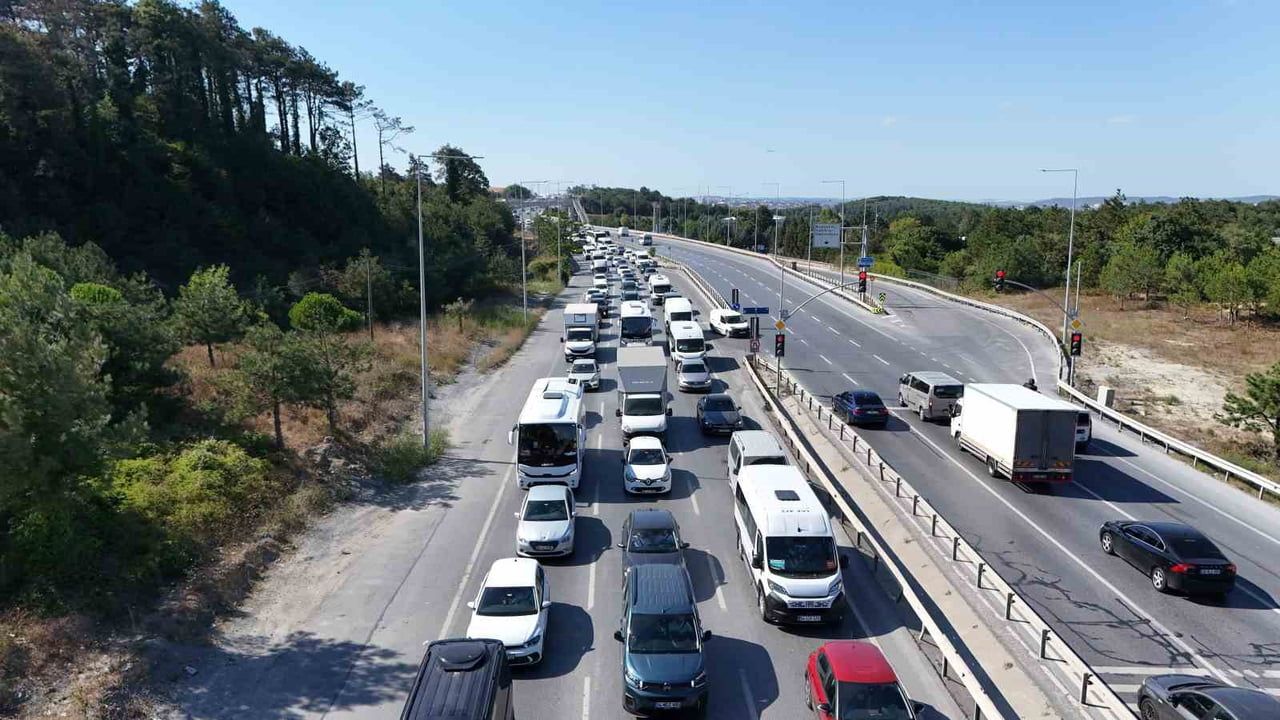 Şantiyenin gölgesinde kalan güzergah: Arnavutköy-Sultangazi'de kilometrelerce kuyruk