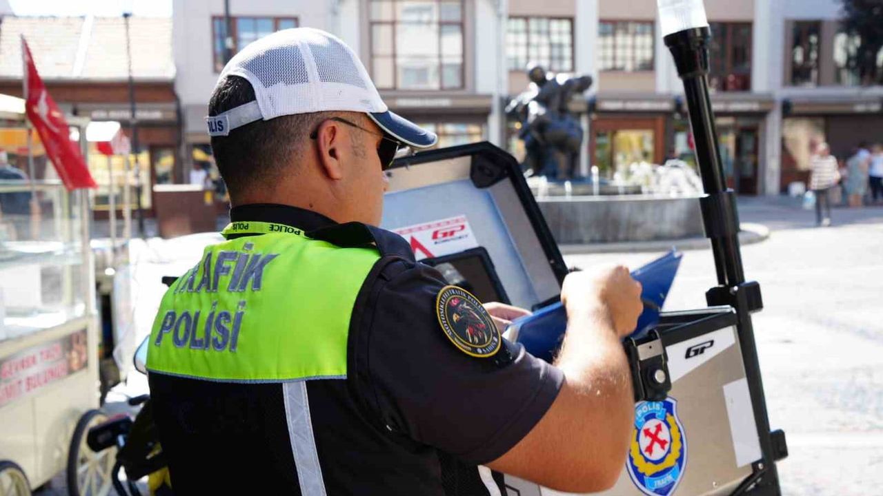 Saraçlar caddesi'nde yaya güvenliğine yönelik motosiklet denetimi