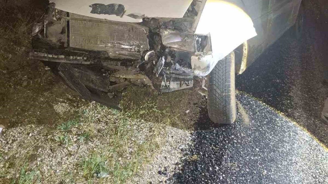 Saraycık mevkiinde kafa kafaya çarpışma: beş kişi yaralandı
