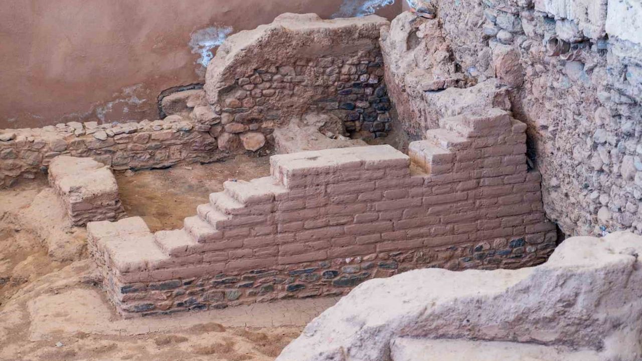 sardes’in 20 metrelik suru: pişmiş tuğlalar asurlu ustaların izini ortaya koyuyor