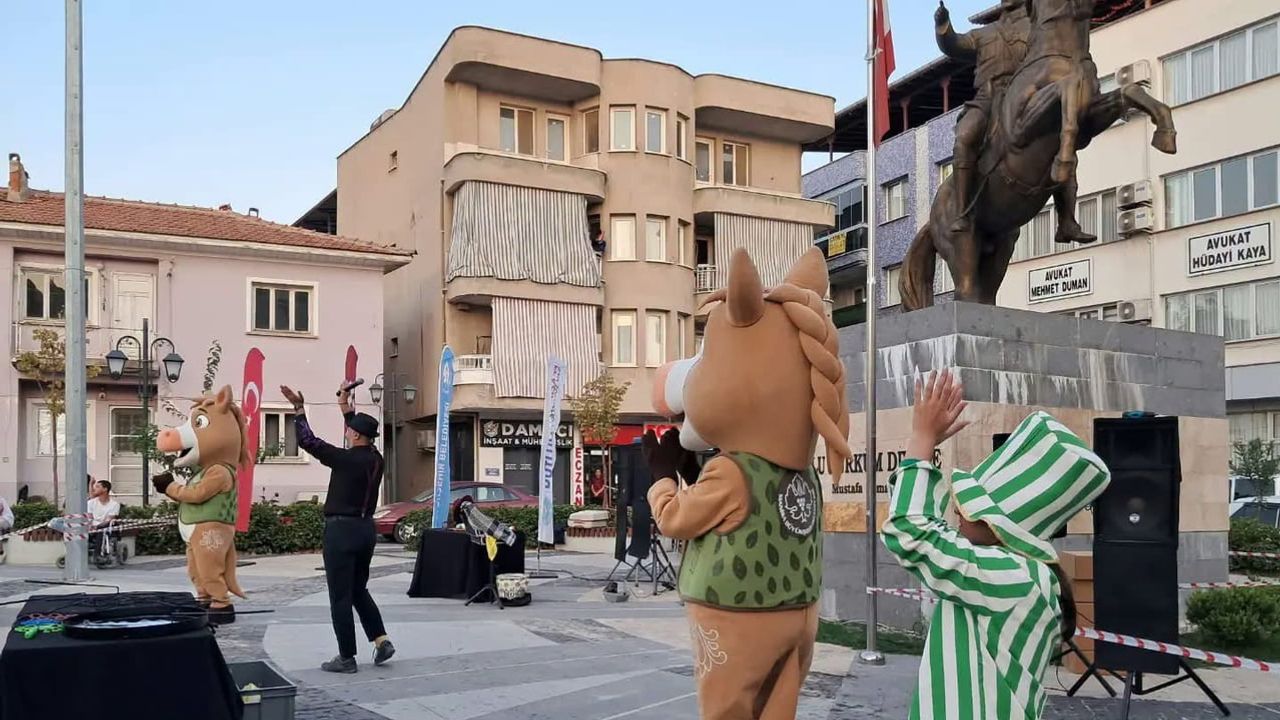 Sarıgöl'de çocuk kahkahaları yükseldi: Manisa Büyükşehir'in ortak şenliği