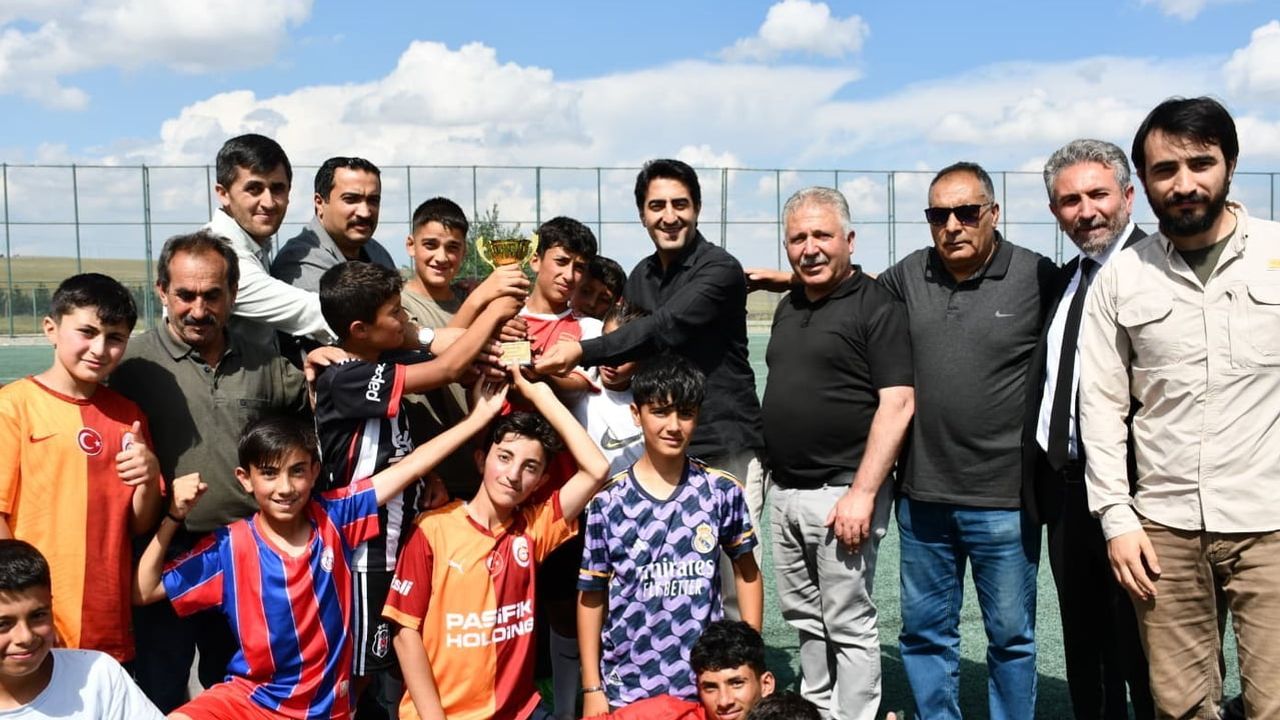 Sarıkamış'ta kurs kapanışında dostluk ve rekabet: Beşevler Cami şampiyon