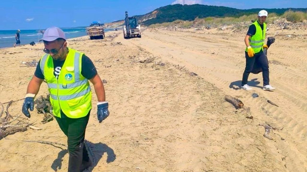 Sarıkum sahilinde sürdürülebilir temizlikle kıyı yeniden düzenlendi