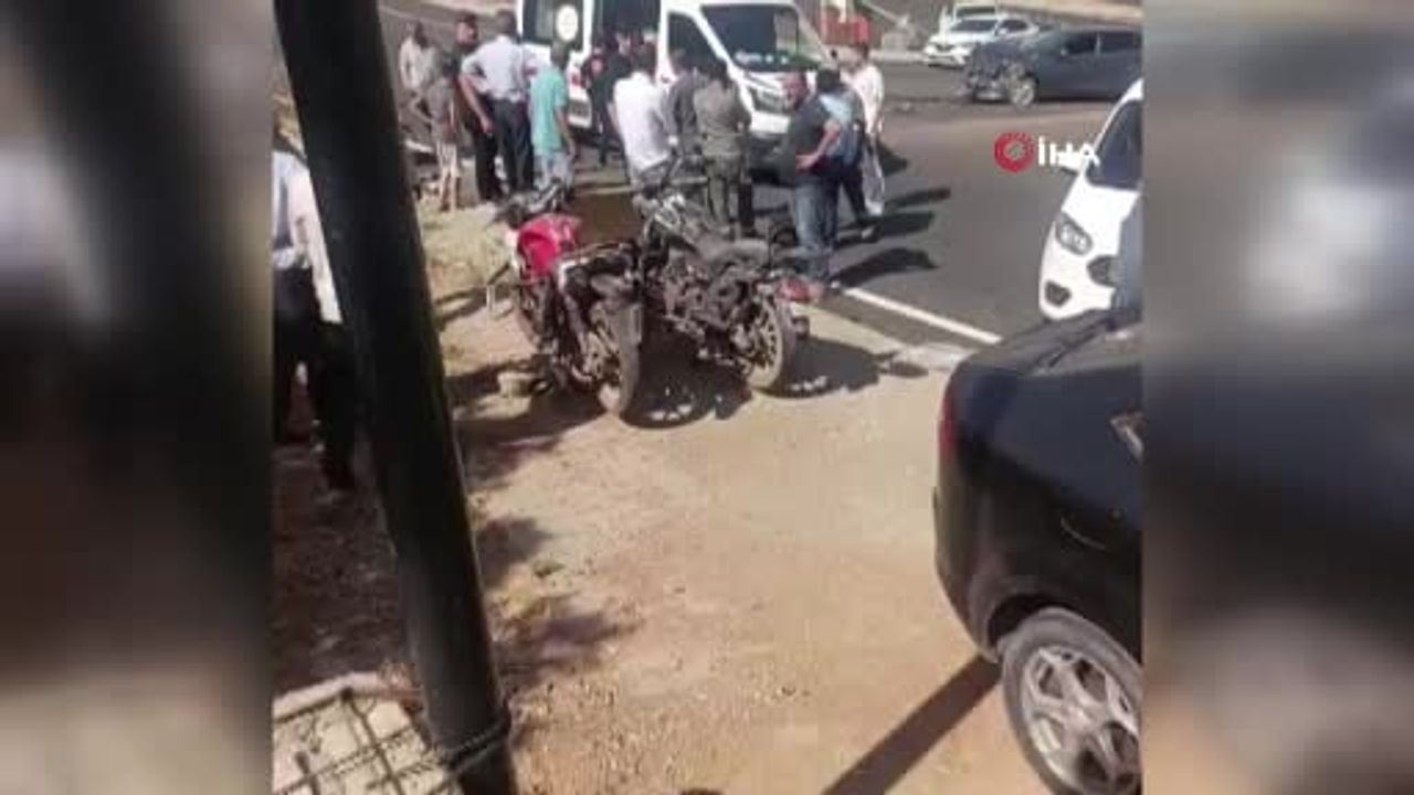 Sason'da kafa kafaya çarpışma sonrası araç çukura düştü