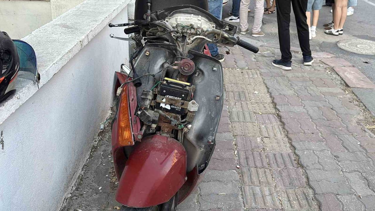 Savrulan motosiklet Edirne'de iki araca çarptı: iki kişi yaralandı