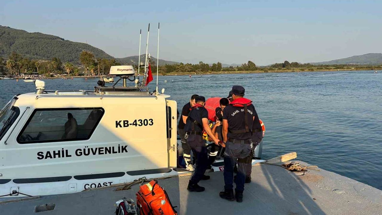 Sedir Adası'nda kayalıklardan düşen kişi denizden tahliye edildi