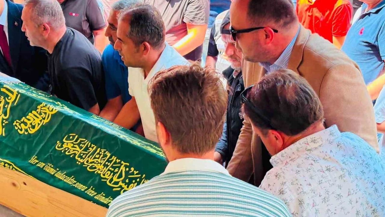Şehit Ziya Sarpkaya'nın annesi Neriman Sarpkaya, Göynük'te dualarla uğurlandı