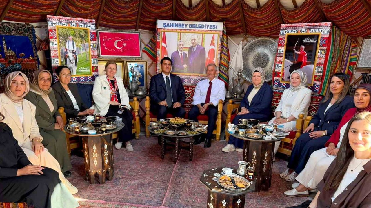 Şehitkamil başkanı Umut Yılmaz Ahlat otağında misafirlerini ağırladı
