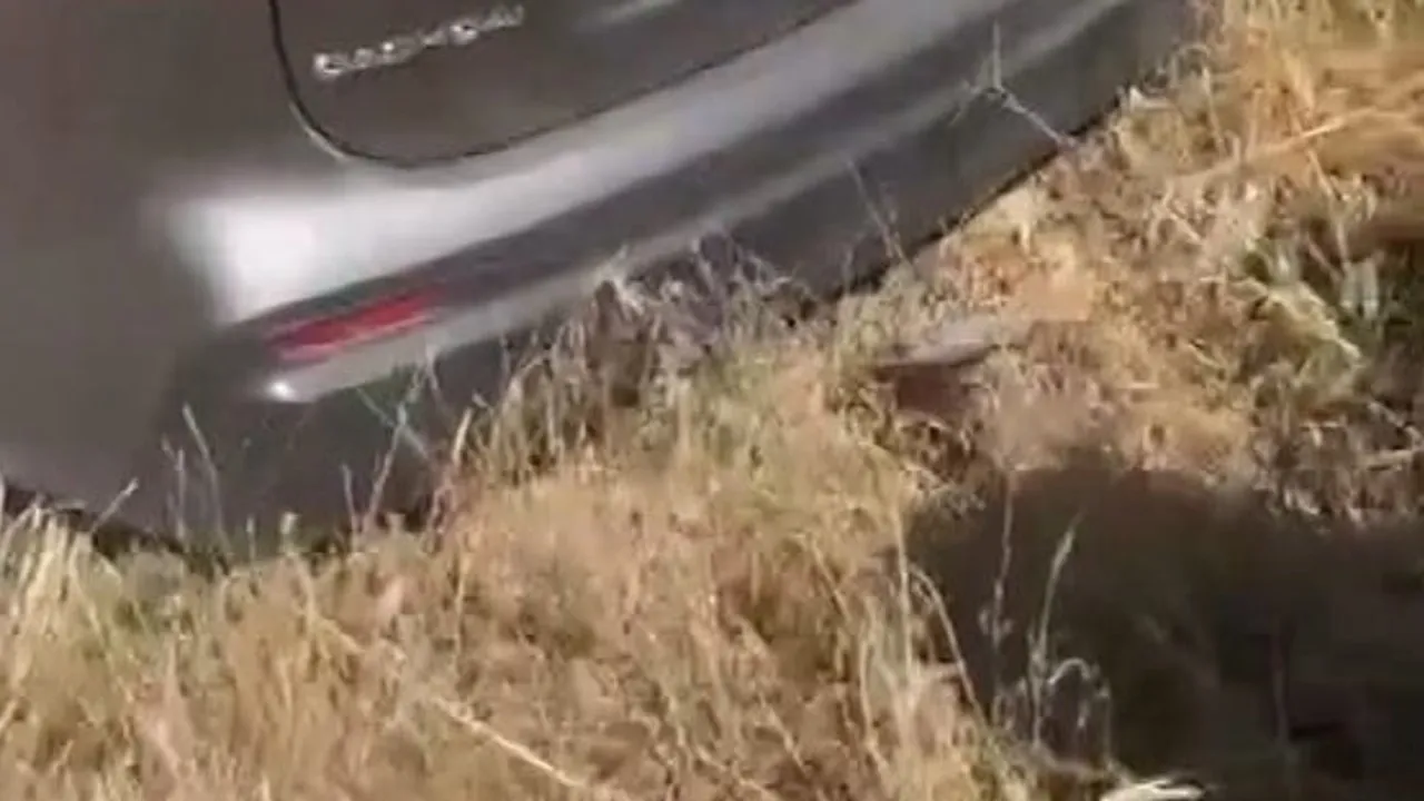 Şehitkamil'de kafa kafaya çarpışma: araçlar tarlaya uçtu, 1’i ağır