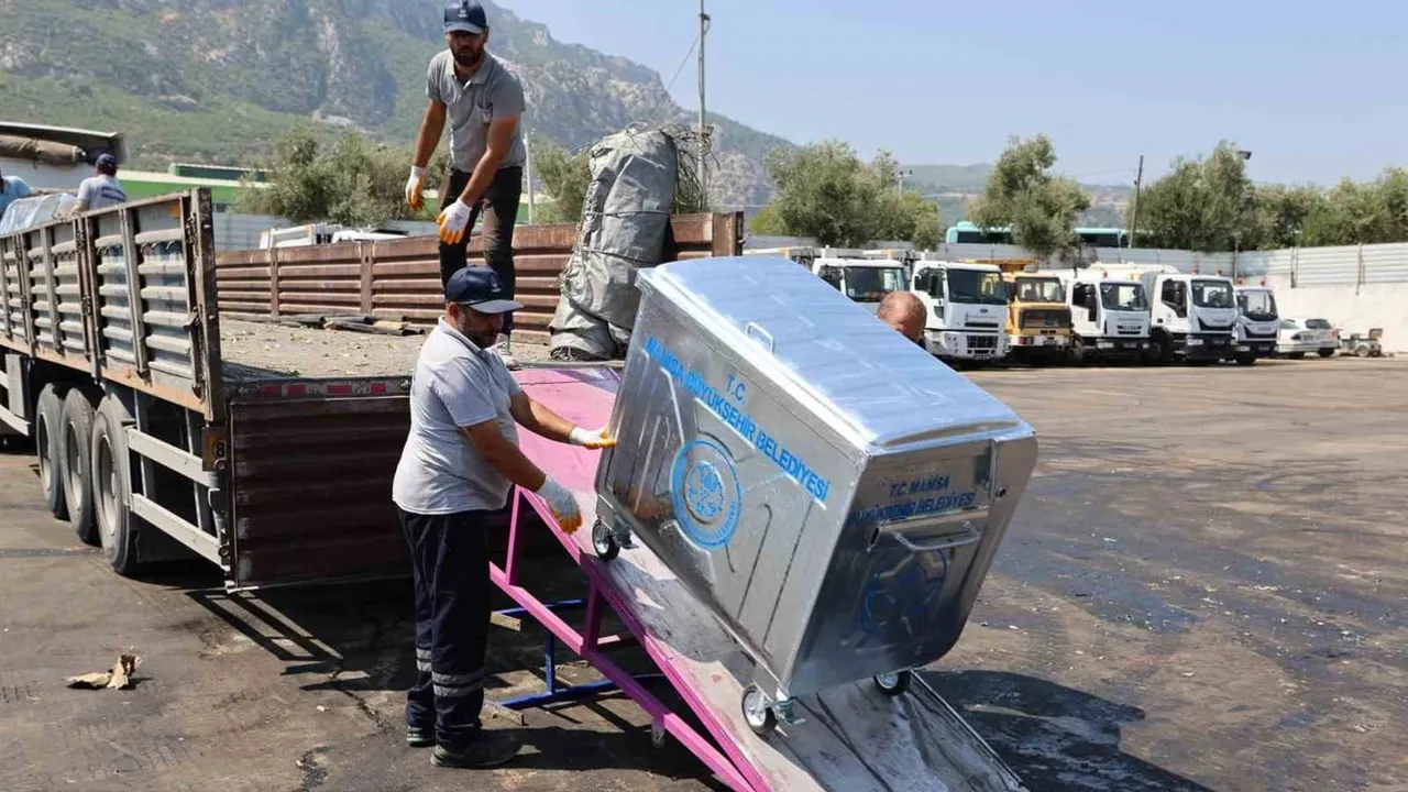 Şehzadeler'de temizlik atağı: 220 yeni çöp konteyneri sahaya çıkıyor