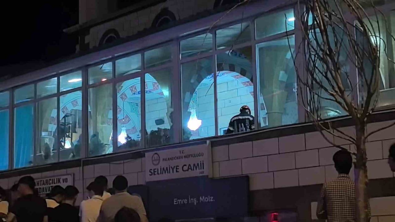 Selimiye camii'nde yatsı vakti asılı bulunan kişi yaşamını yitirdi