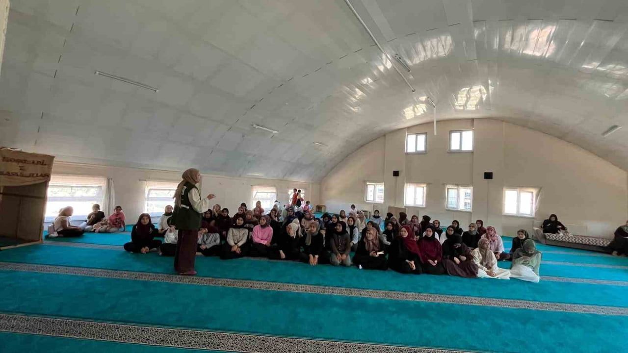 Seminerlerle gençlere bağımlılıkla mücadele bilinci aşılanıyor