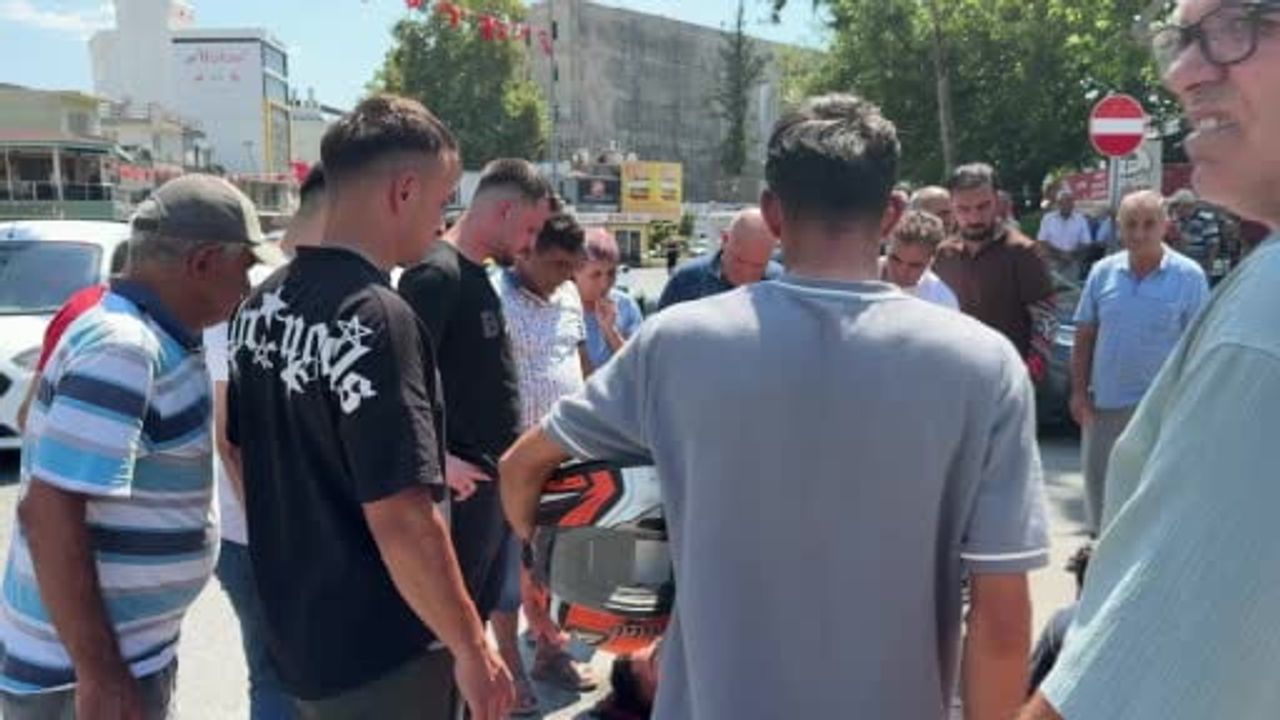 Serik'te çarpışmanın ardından motosiklet sürücüsü tedaviye alındı