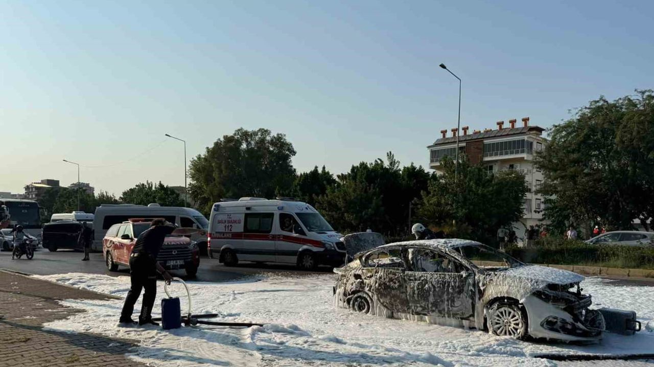 Serik'te d-400'de alev alan lpg'li araçta dört kişi yaralandı